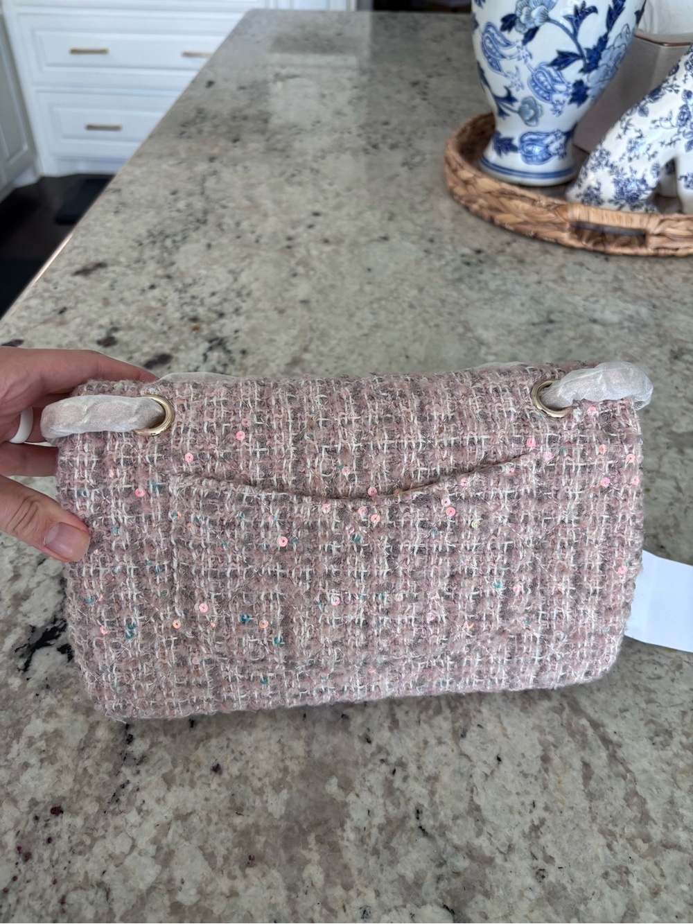 NEW Pink Tweed Shoulder Bag with Champagne Gold Hardware - Picture 4 of 6